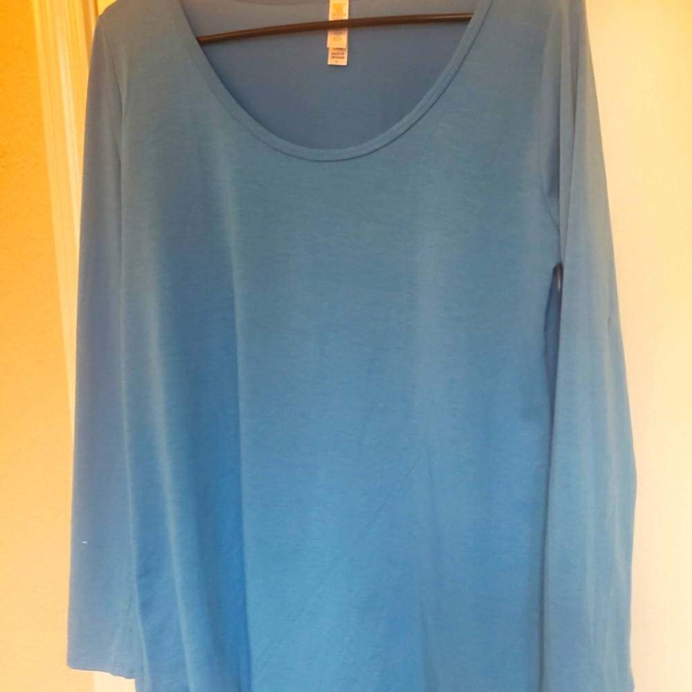 Lularoe lynnae top  size large